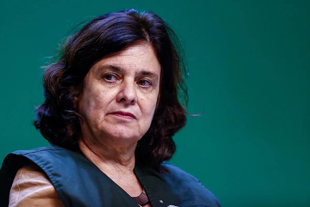 Ministra da Saúde de Lula cede à pressão e recua em nota sobre aborto