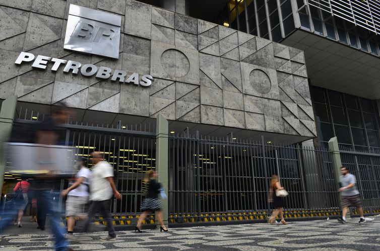 Conselho pode distribuir dividendos da Petrobras “em momento oportuno”