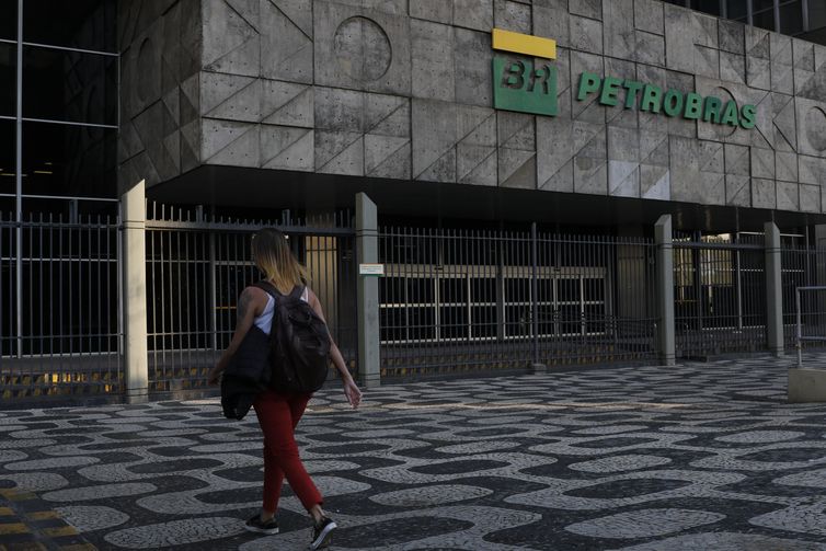 Entenda a disputa por dividendos da Petrobras que derrubou ações