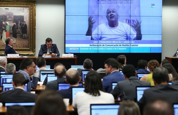 Entenda o pedido de vista que adiou análise da prisão de deputado