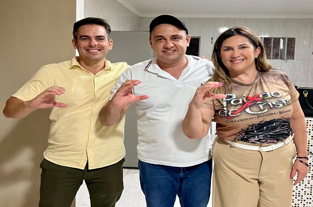 Pré-candidato a vereador, Francisco Moraes, sai da base de Chico Mendes e anuncia apoio à pré-candidata à prefeita Corrinha, em Cajazeiras