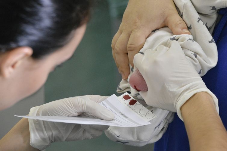 Saúde anuncia R$ 30 milhões para ampliação do teste do pezinho