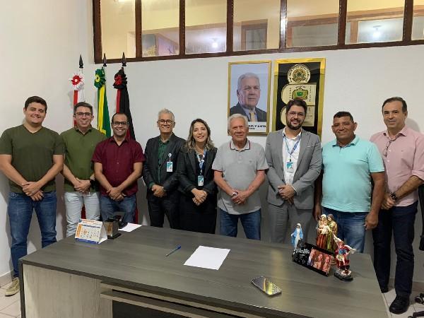 Zé Aldemir recebe superintendentes regionais da CEF e trata de nova sede da agência e manutenção da folha da Prefeitura