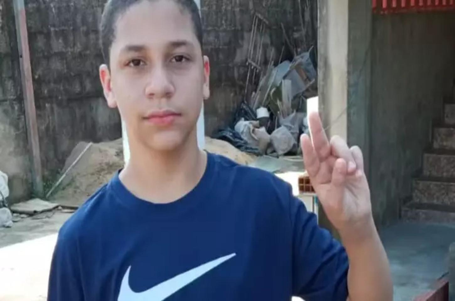 Adolescente de 13 anos morre após ter sido agredido em escola