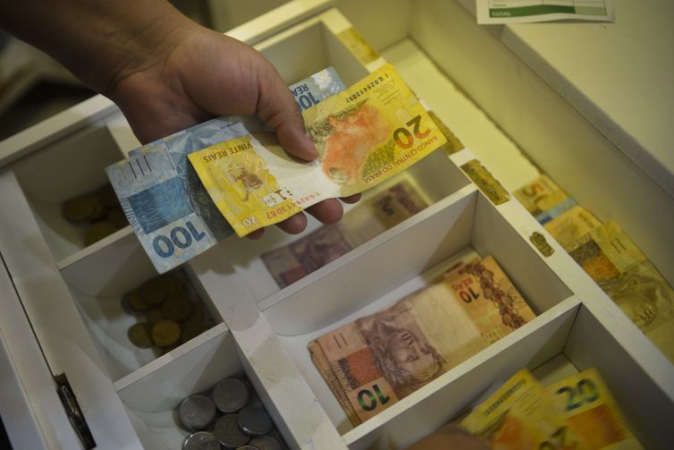Caixa libera abono do PIS/Pasep para nascidos em março e abril