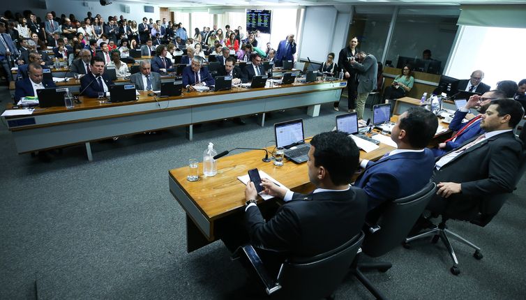CCJ do Senado aprova projeto que amplia cotas raciais para concursos
