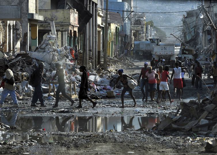 Cidade sitiada: brasileiro e haitiano contam rotina em Porto Príncipe