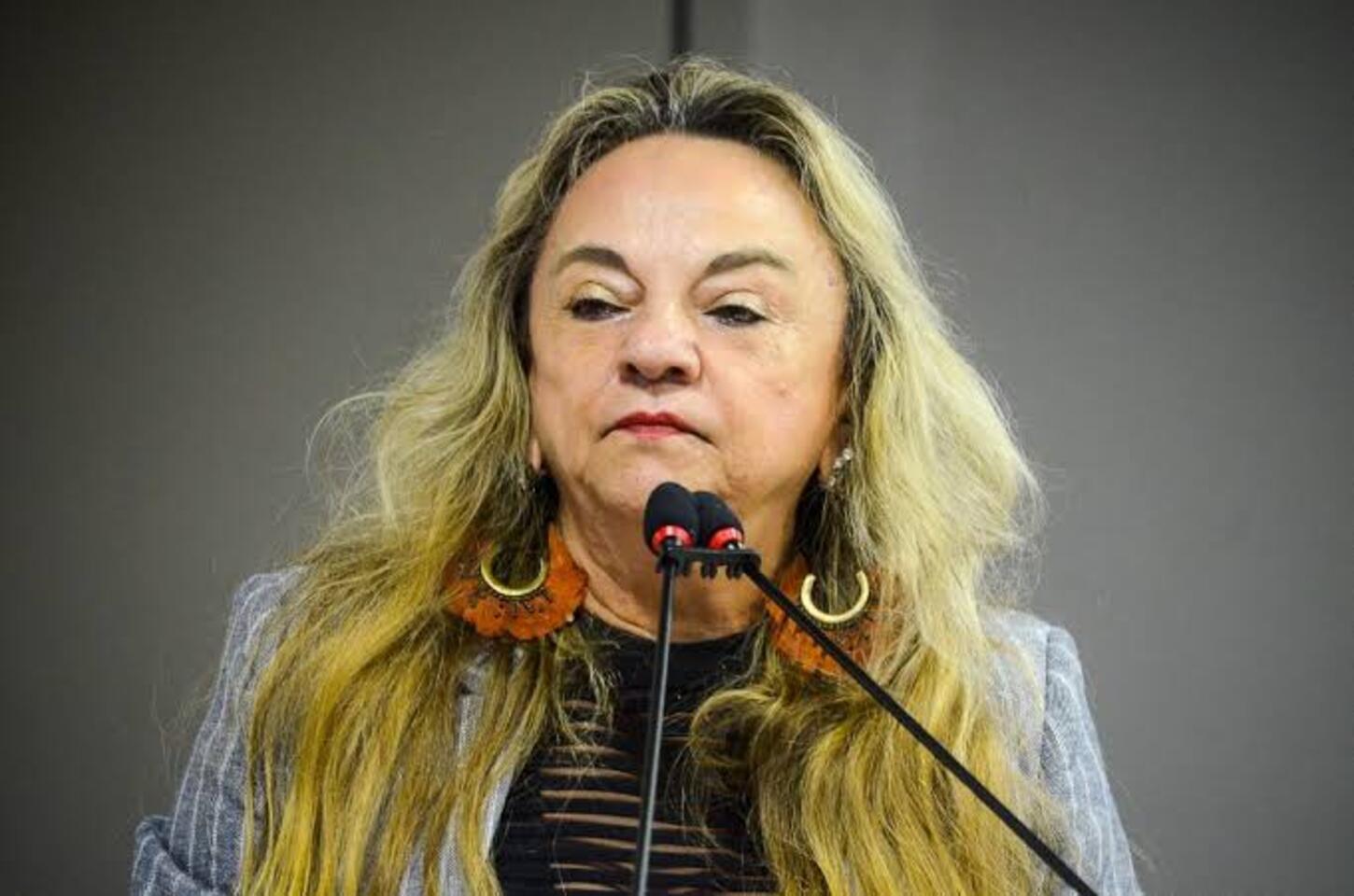 Doutora Paula rechaça ação “perseguidora” de Chico Mendes e se solidariza com servidores demitidos em Cajazeiras