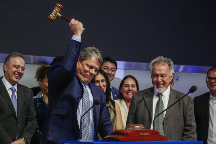 Fundo Phoenix compra estatal de energia de São Paulo por R$ 1 bilhão