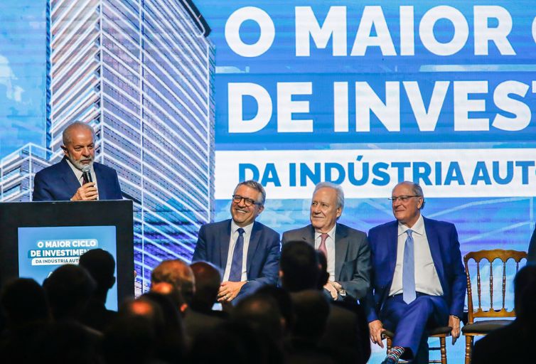 Lula elogia atuação de Padilha na articulação política