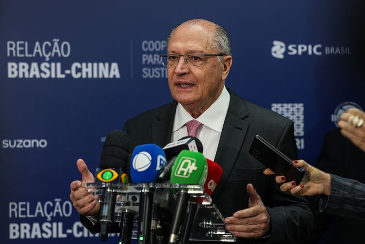 Presidente em exercício destaca harmonia na relação entre poderes