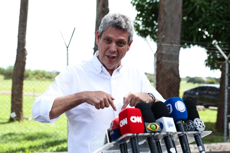 Presidente Lula ouve pautas de sindicatos em reunião neste sábado