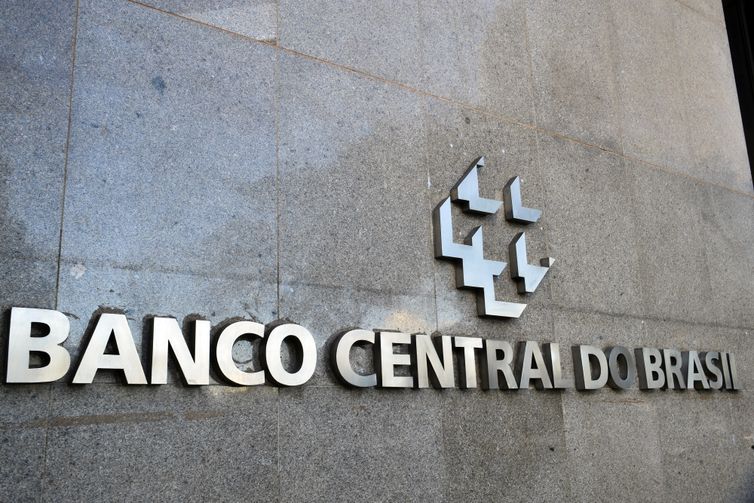 BC vê alta de expectativas de inflação e não indica corte de juros