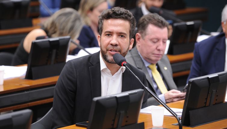 Conselho de Ética da Câmara adia votação de parecer contra Janones 