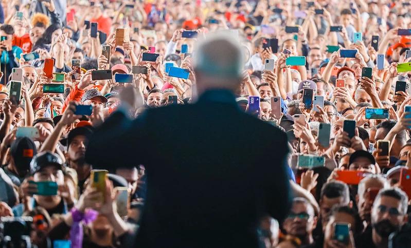 Guarulhos: Lula enfrenta novo protesto de professores e reage