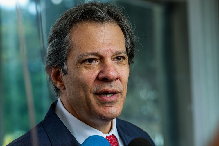 Haddad nega aumento de CSLL de bancos e petroleiras
