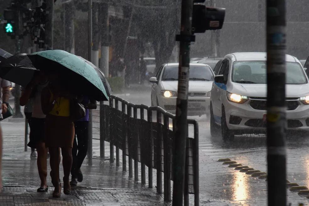 Inmet alerta para risco de chuva de até 50 milímetros em 35 municípios da Paraíba