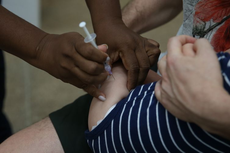 Internações e mortes por influenza e vírus sincicial aumentam no país