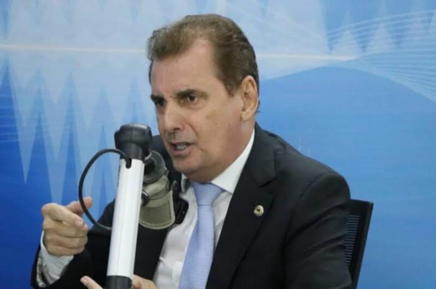 Jornalista questiona Chico Mendes sobre onde foram parar R$ 6 milhões da adutora de São José de Piranhas que até agora não foi entregue uma gota d'água