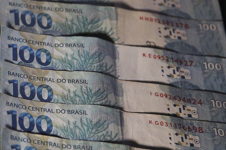 Políticos e entidades criticam corte de 0,25 ponto da Selic