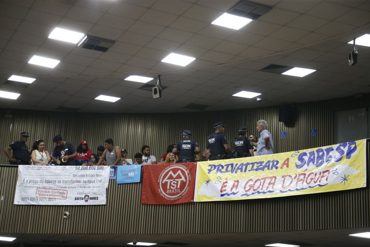 Vereadores de SP autorizam capital a aderir à privatização da Sabesp