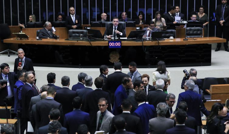 Votação de vetos às leis da saidinha e defesa da democracia é adiada