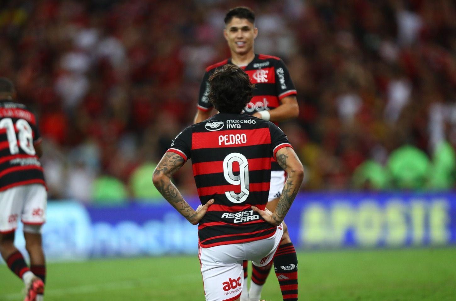 Mengão domina do início ao fim, vence o Palmeiras e larga na frente nas oitavas da Copa do Brasil