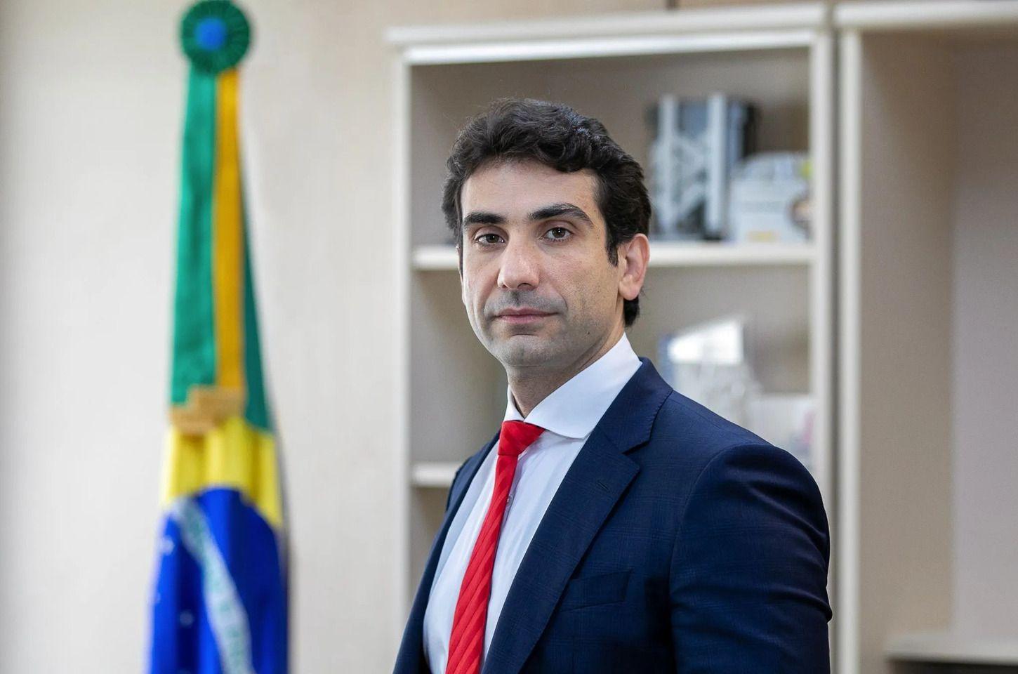 Copom não deu direcionamento, mas alta da Selic está na mesa, diz Galípolo