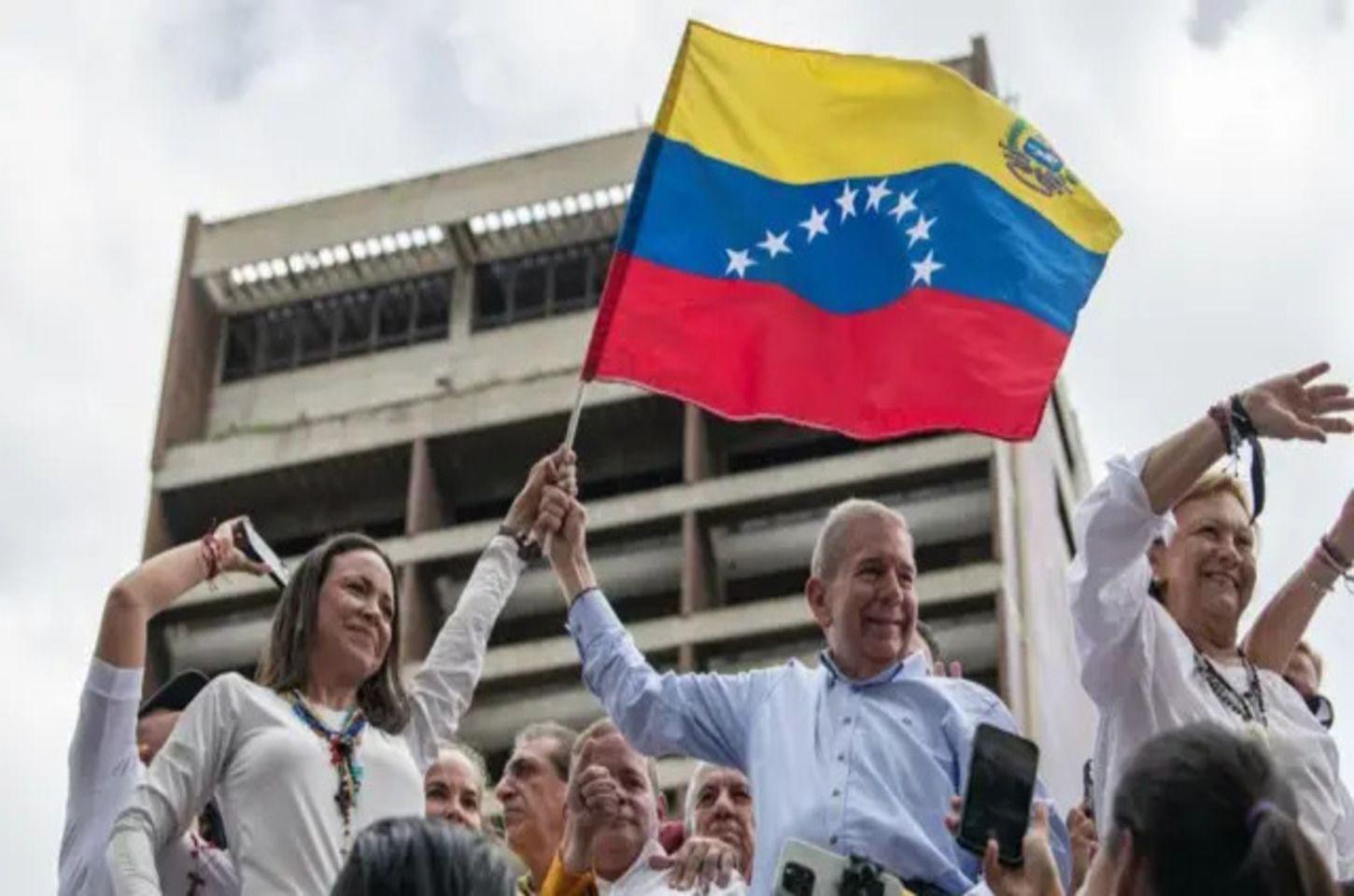 Oposição convoca ato mundial contra reeleição de Maduro