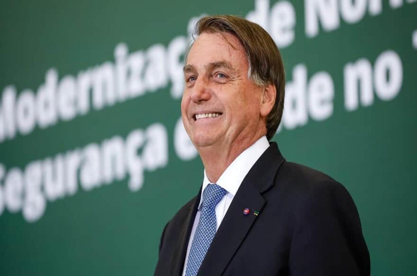 BOLSONARO: “Sou candidato até minha morte política ser anunciada para valer”