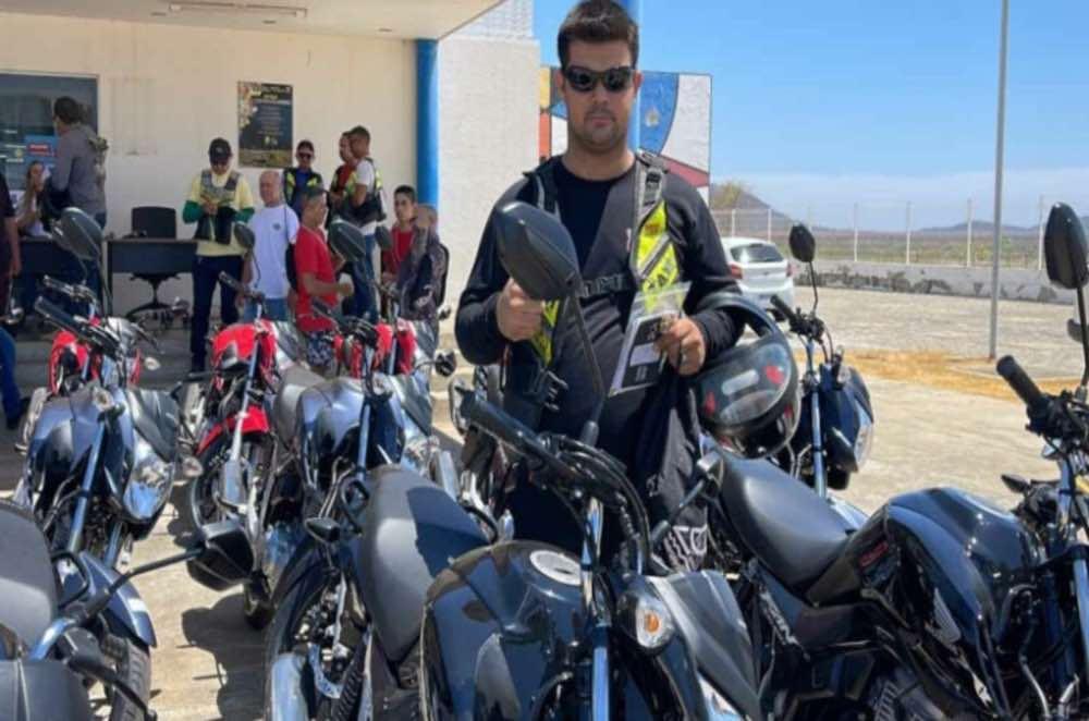 Chico Mendes elogia entrega de 22 motos para profissionais de Cajazeiras-PB e destaca trabalho do governo estadual