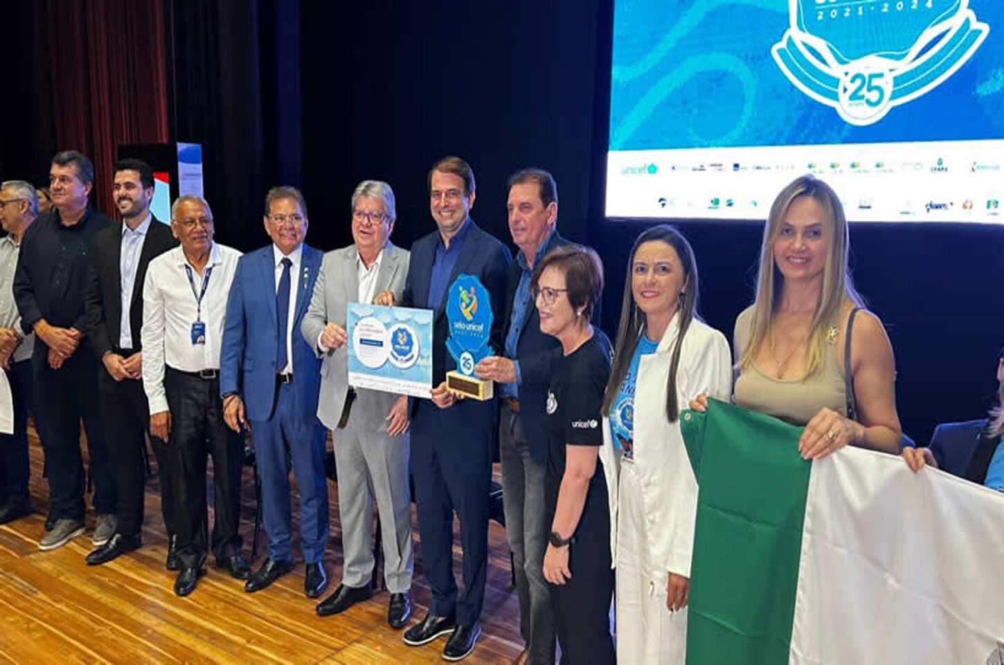 Prefeito Bal Lins recebe Troféu Selo UNICEF por boas práticas desenvolvidas para crianças e adolescentes em São José de Piranhas-PB