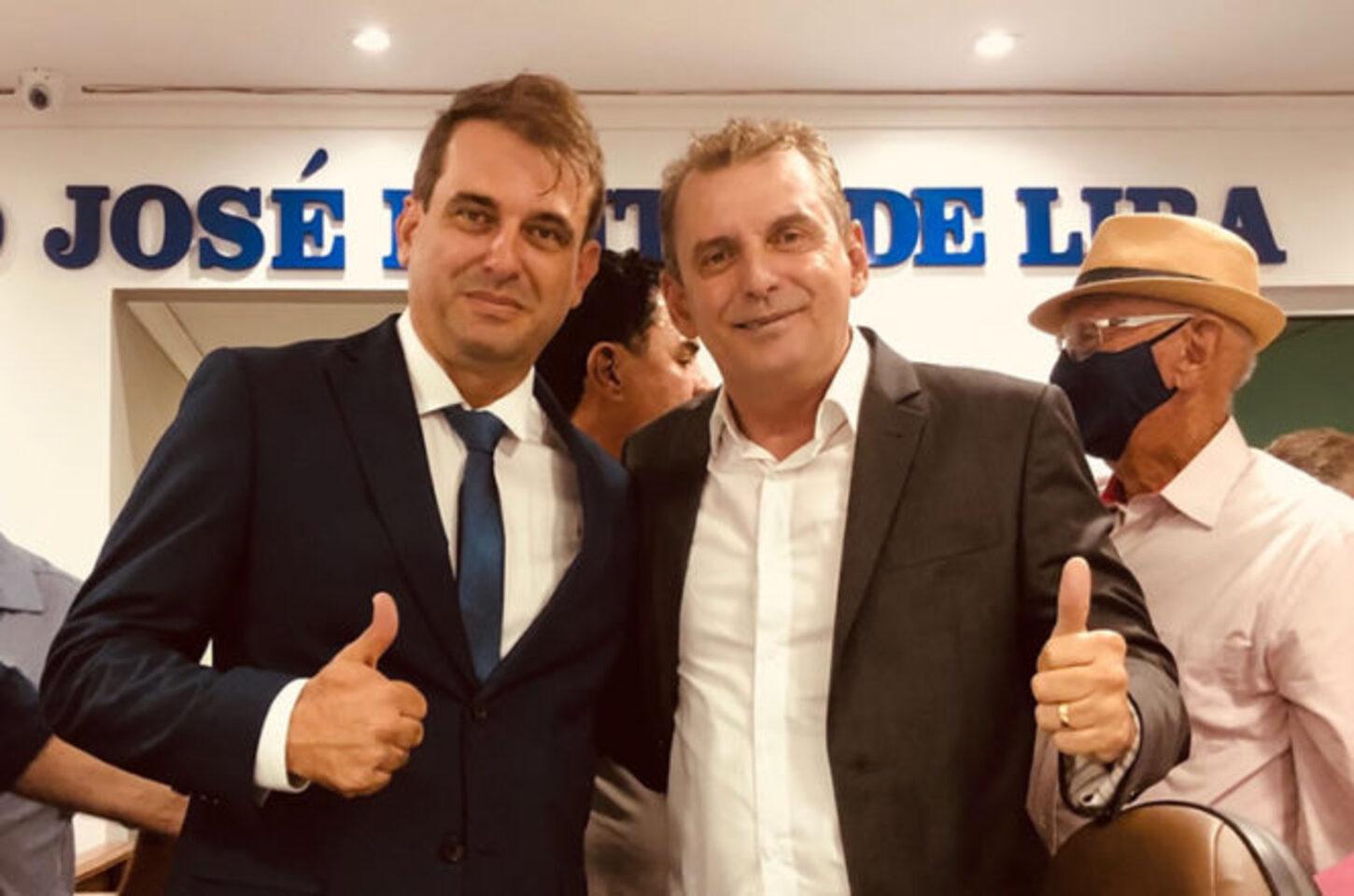 Chico Mendes e Bal Lins comemoram anúncio do DER-PB de construção de ponte sobre o Rio Piranhas-PB