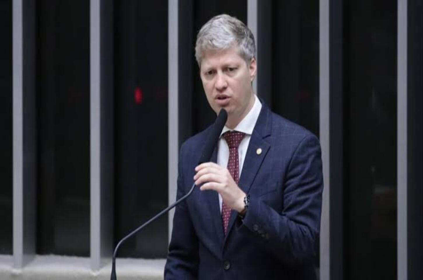 “Impeachment à vista!”: Van Hattem convoca ato contra Lula