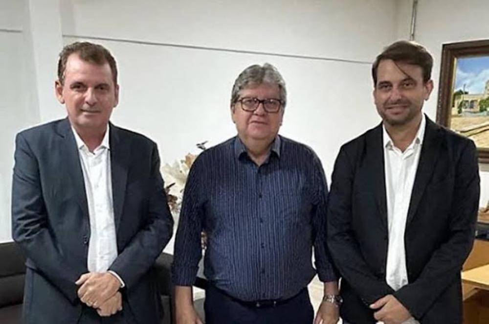 Chico Mendes e Bal Lins agradecem ao governador da Paraíba pela publicação do edital de licitação para a pavimentação da Serra do Vital