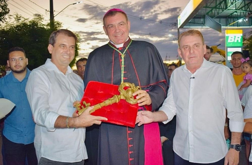 Paraíba: prefeito Bal e o deputado Chico Mendes recepcionam o Bispo de Cajazeiras, em São José de Piranhas