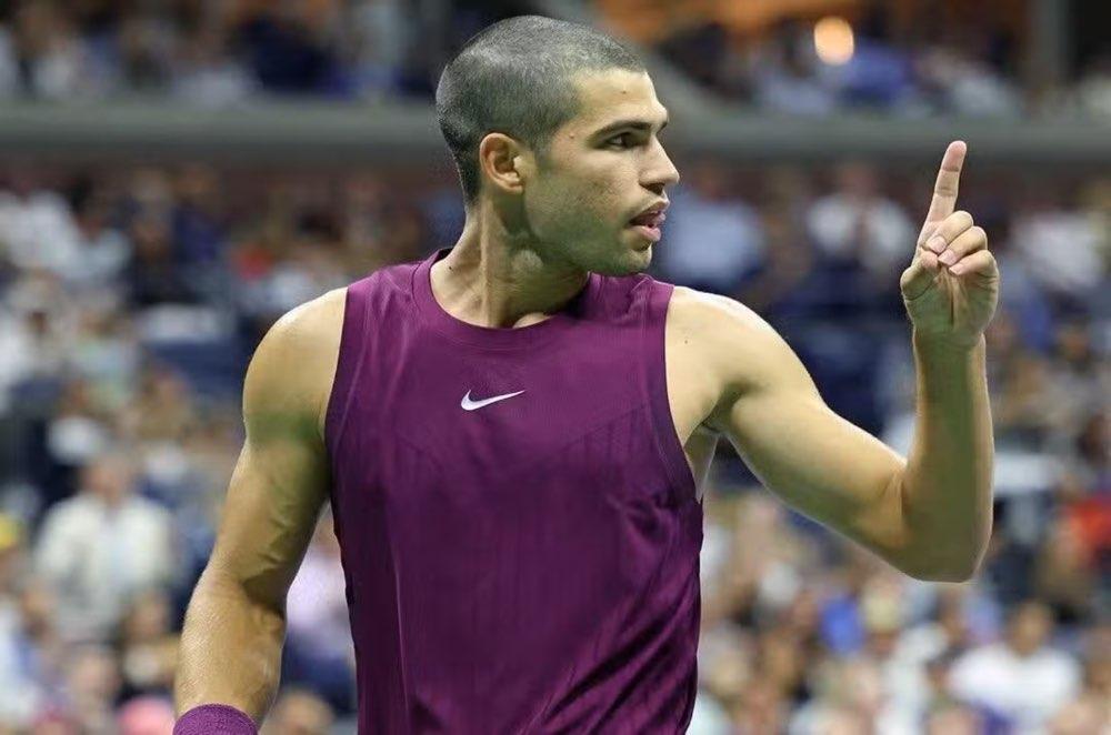 Carlos Alcaraz iguala recorde de 65 vitórias no tênis em Tóquio e avança à semifinal contra Ruud