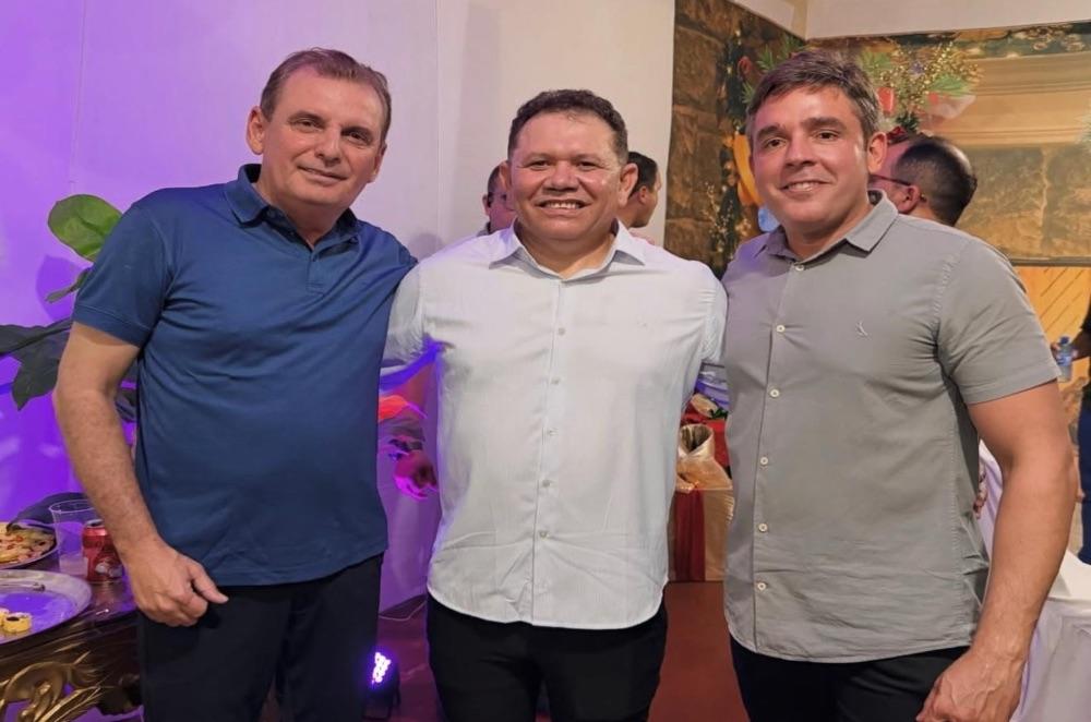 Chico Mendes prestigia Festa de Fim de Ano ao lado do prefeito Neto de Coraci e lideranças locais em São José da Lagoa Tapada-PB