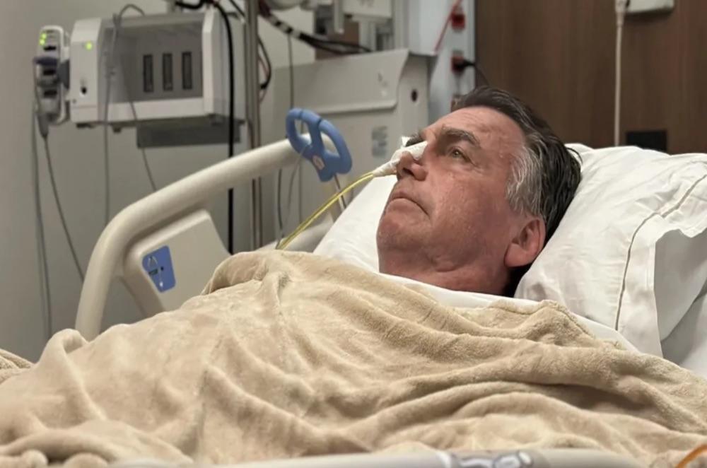 Michelle informa que Jair Bolsonaro passa por nova cirurgia hoje