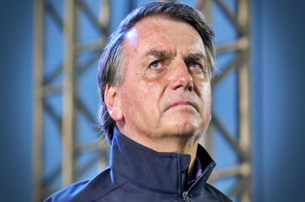 Carlos relata piora na saúde do Capitão Bolsonaro; médico foi chamado