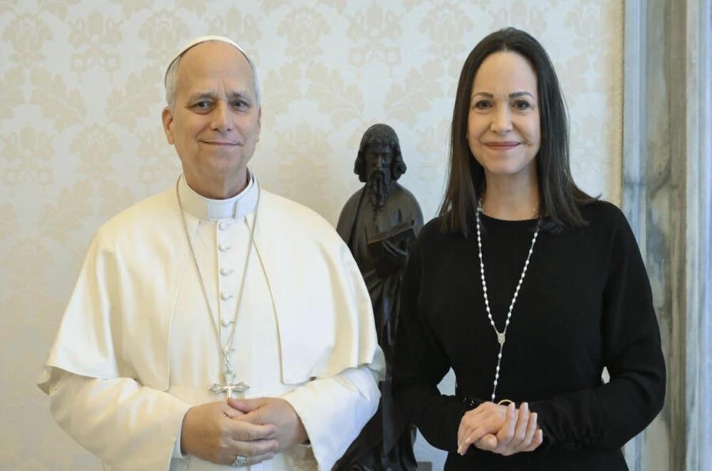 María Corina se encontra com o Papa Leão XIV e pede a ele que interceda por presos e transição