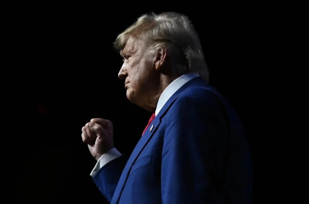 Presidente Trump coloca Irã sob alerta e anuncia envio de força naval ao Golfo