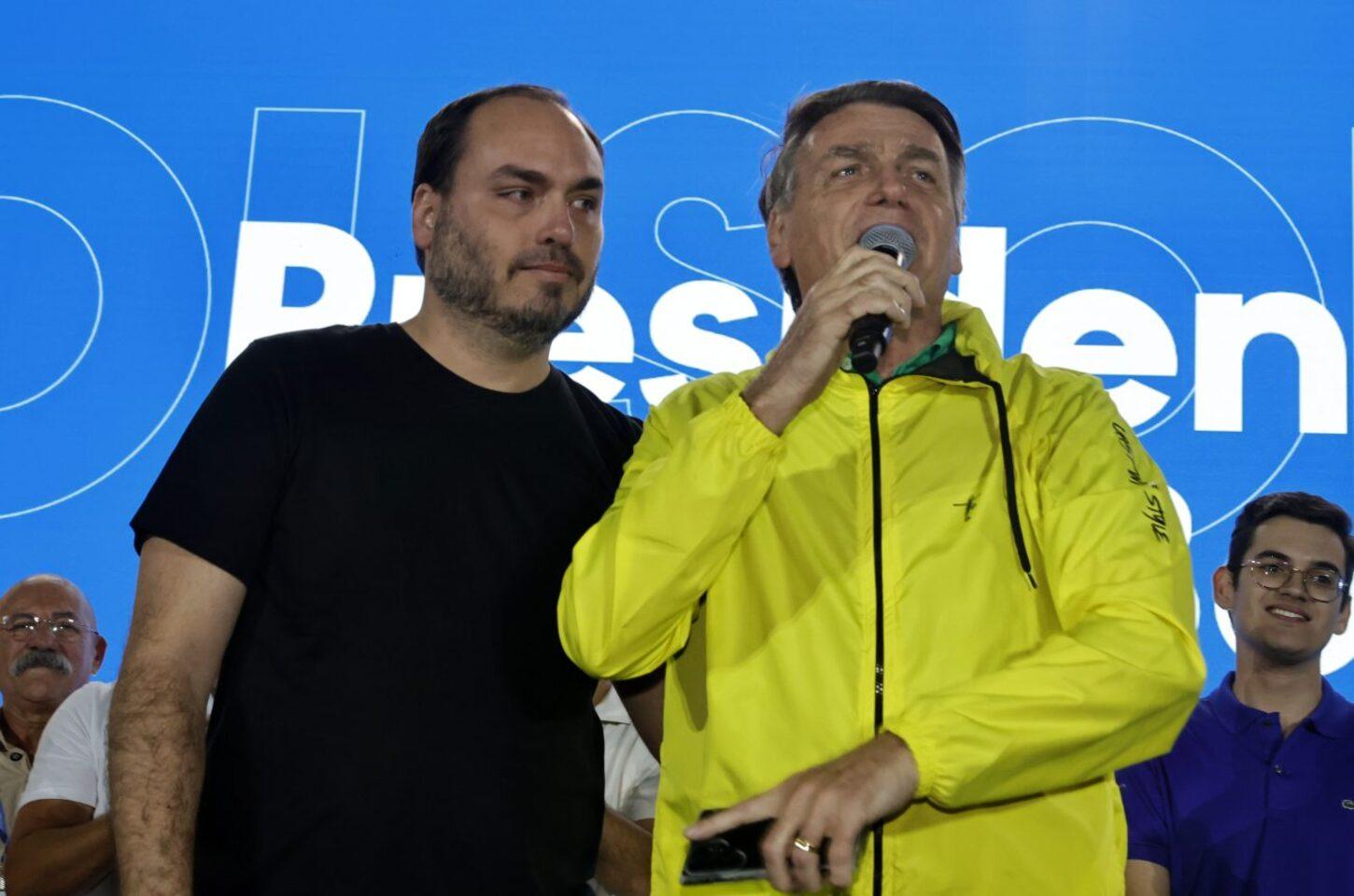 Após visita, Carlos diz que Jair Bolsonaro estava “abatido, apático e soluçando”