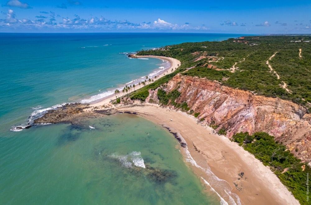 Conheça a praia escondida da Paraíba que impressiona até viajantes experientes