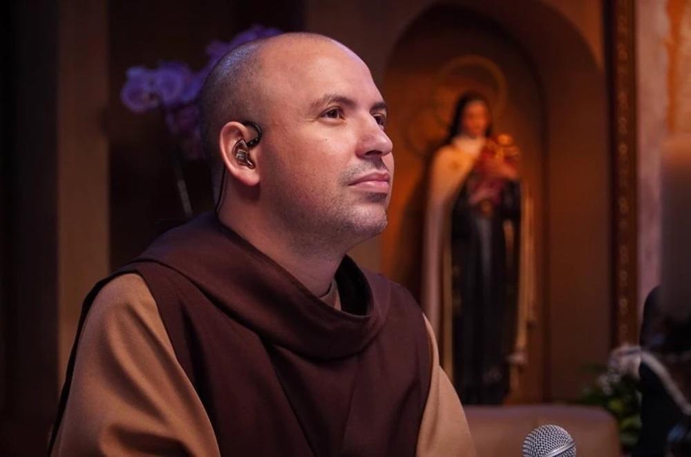 Frei Gilson: “Não tem como ser santo pulando carnaval”