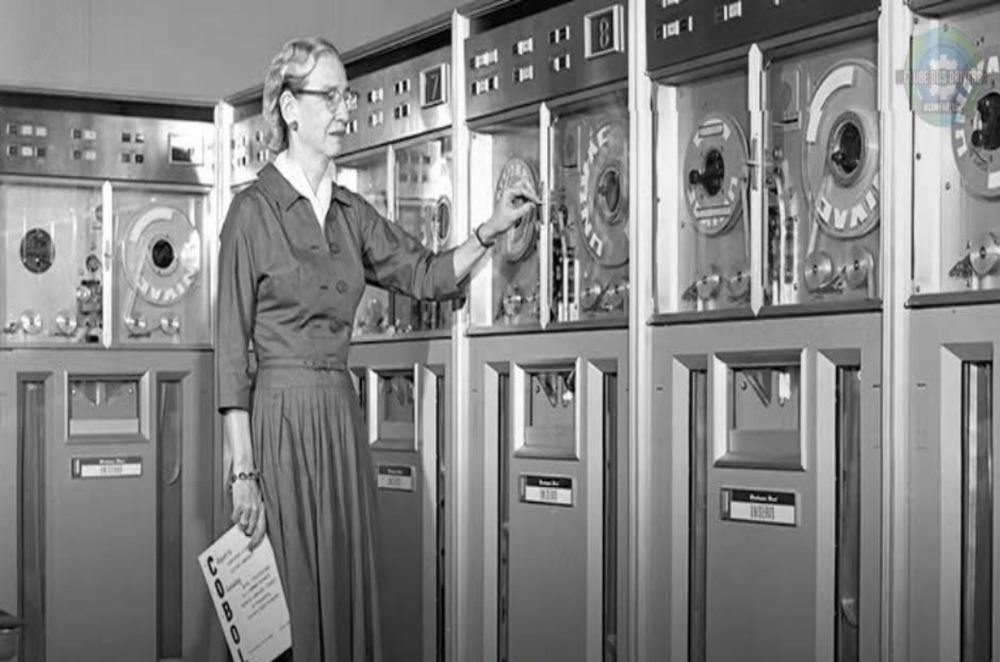 Grace Hopper: A Almirante que Ensinou Computadores a 