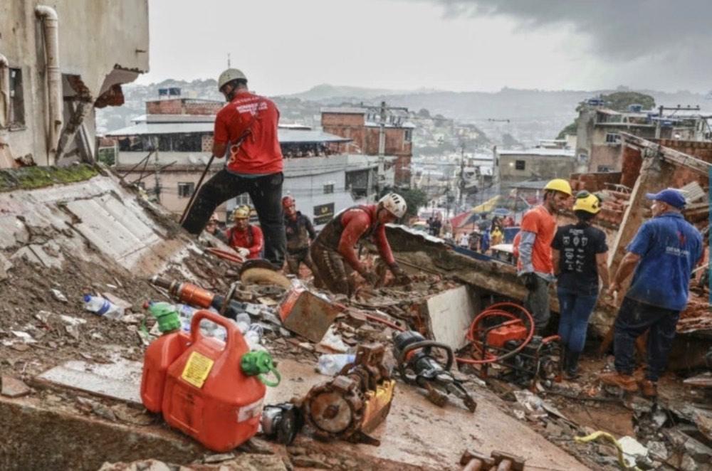 Mortes passam de 60 em Minas Gerais, e seguem buscas por desaparecidos