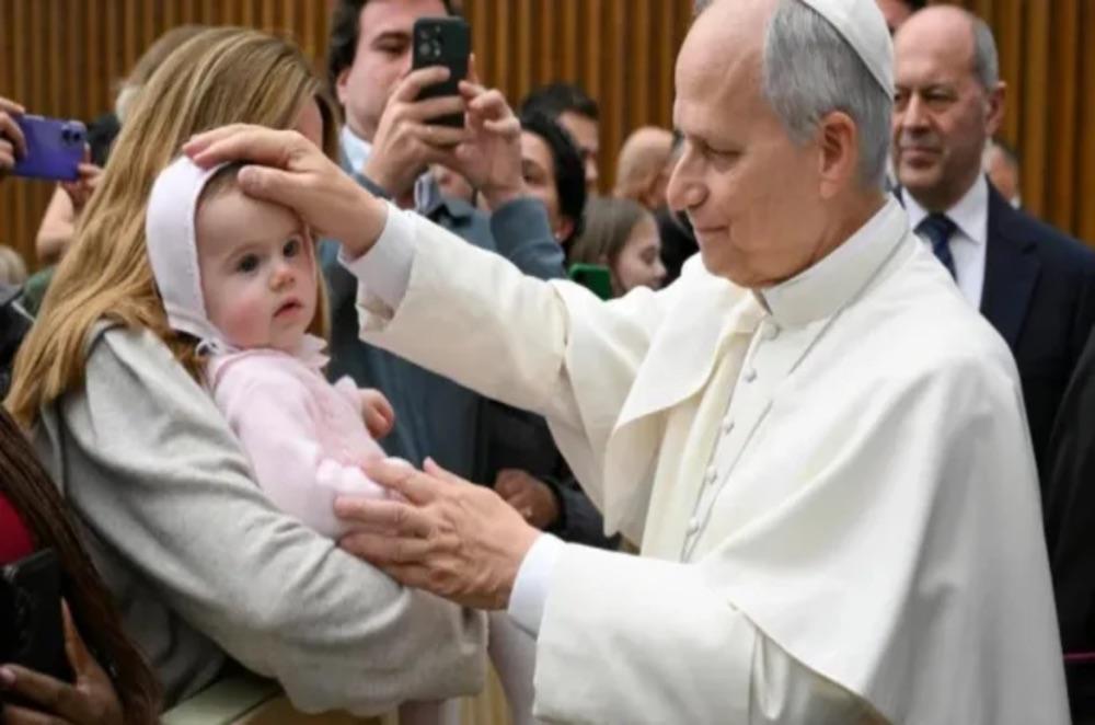 Papa Leão XIV pede para rezar em fevereiro por crianças com doenças incuráveis