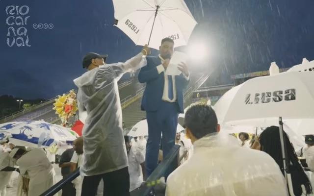 Pastor petista ora na Sapucaí e lamenta retiros de cristãos: assista 