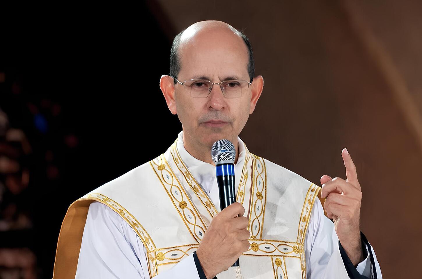 A Misericórdia não desiste de nós – Por: Padre Paulo Ricardo; ouça